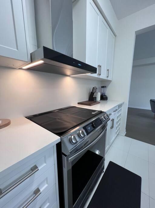 Brand New 4 Bedroom Villa By Hamilton Airport! Экстерьер фото
