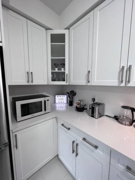 Brand New 4 Bedroom Villa By Hamilton Airport! Экстерьер фото