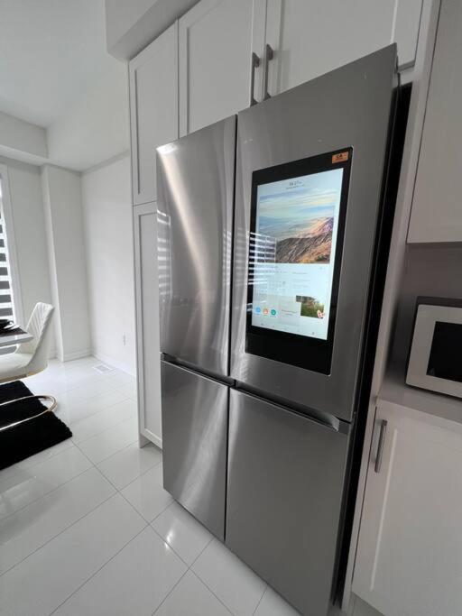 Brand New 4 Bedroom Villa By Hamilton Airport! Экстерьер фото