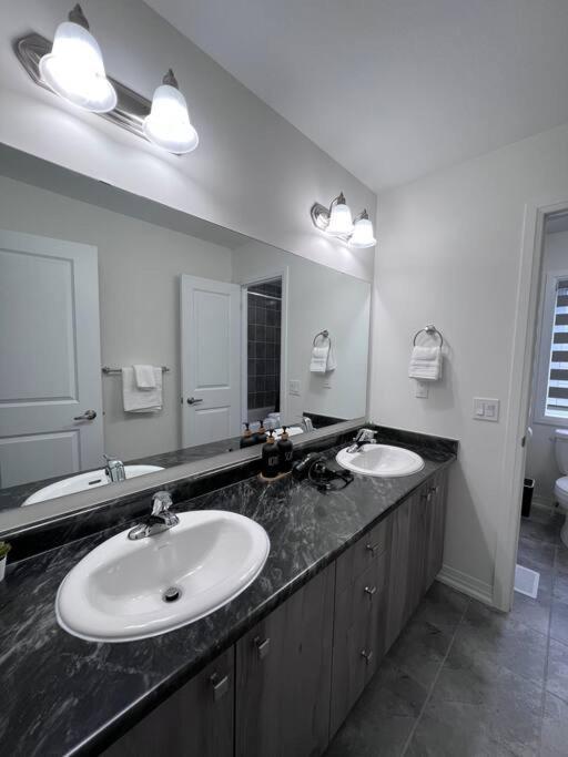 Brand New 4 Bedroom Villa By Hamilton Airport! Экстерьер фото