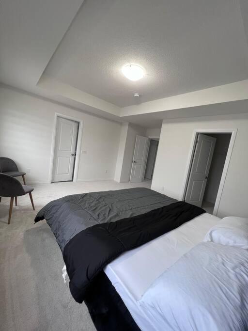 Brand New 4 Bedroom Villa By Hamilton Airport! Экстерьер фото